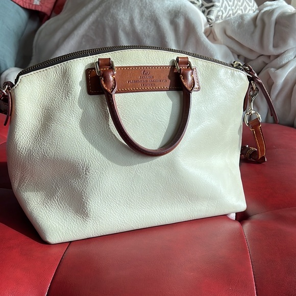Dooney & Bourke White Leather Purse - Picture 2 of 16